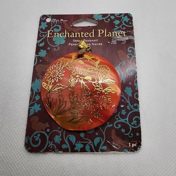 NWT Enchanted Planet Red & Gold Shell Pendant - Picture 2 of 3